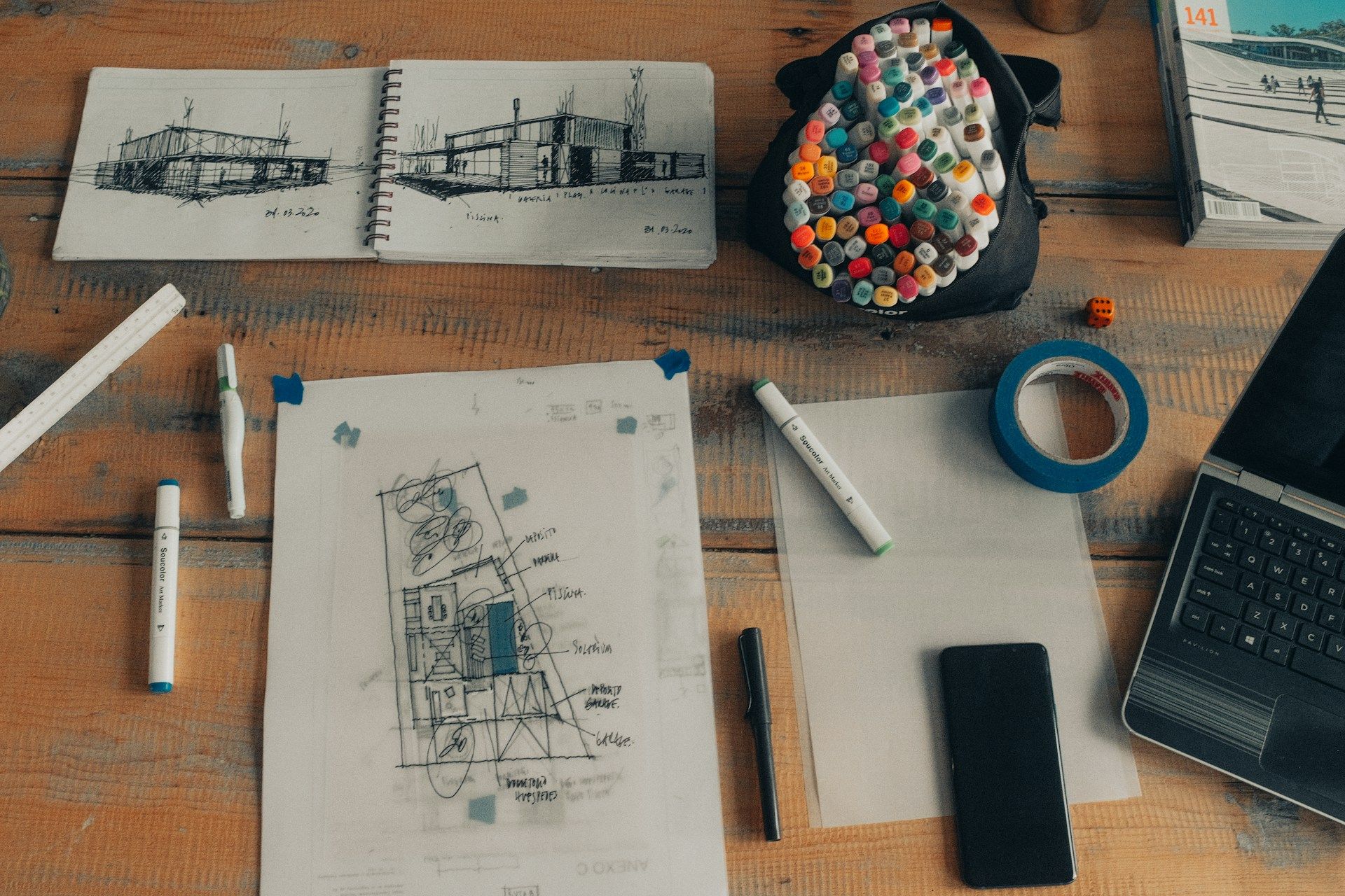 Bauherren und Architekt begleiten den Hausbau von der ersten Idee bis zum fertigen Eigenheim.